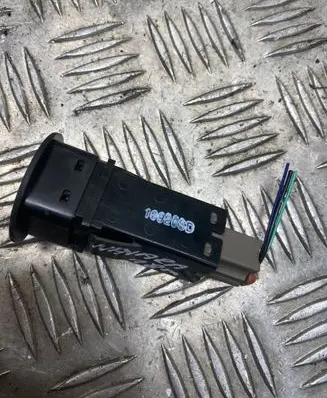 Nissan Navara D23 Passenger airbag on/off switch 109268D