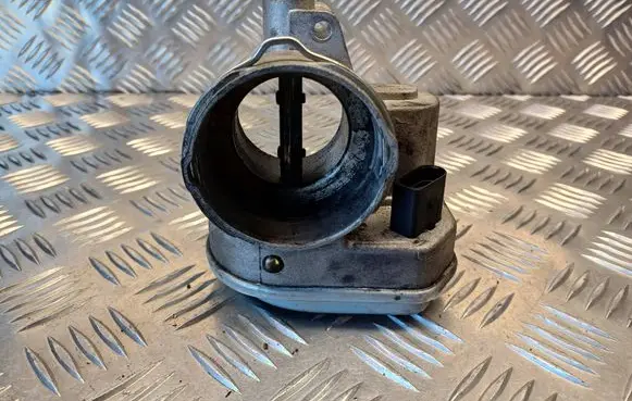 Volkswagen Golf V Throttle valve 1115401400