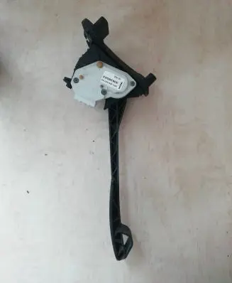 Volvo V70 Accelerator throttle pedal 30636003