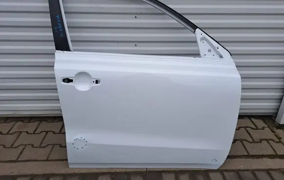 Suzuki Vitara (LY) Front door