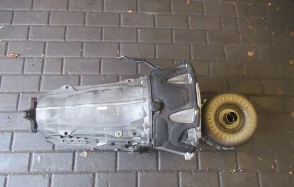 Mercedes-Benz S W222 Engine mount bracket 
