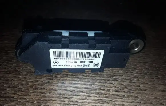 Mercedes-Benz E W211 Airbag deployment crash/impact sensor 0018209126