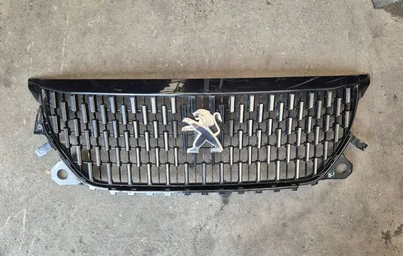 Peugeot 2008 II Front grill 9825860780 99922442