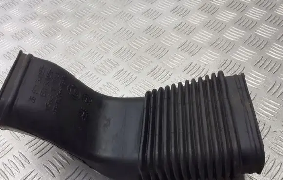 BMW X3 E83 Air intake hose/pipe 13713401555