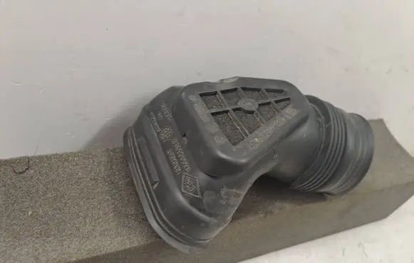 Dacia Sandero III Air intake duct part 165558534R 118184 116106