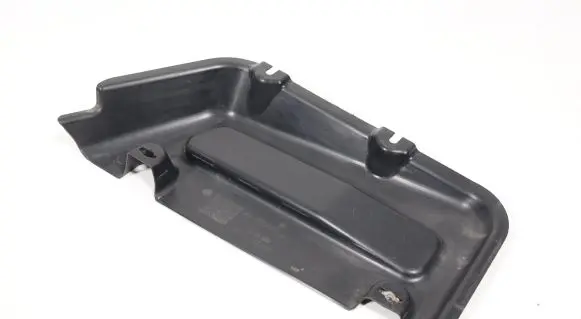 Mercedes-Benz C W204 Other engine bay part A2046100508