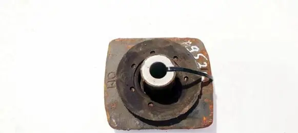 Mercedes-Benz C W204 Engine mount bracket
