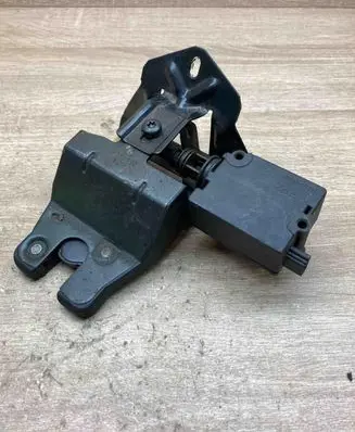 BMW 5 E39 Tailgate/trunk/boot lock/catch/latch 8168892