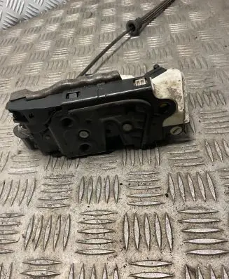 Skoda Yeti (5L) Front door lock