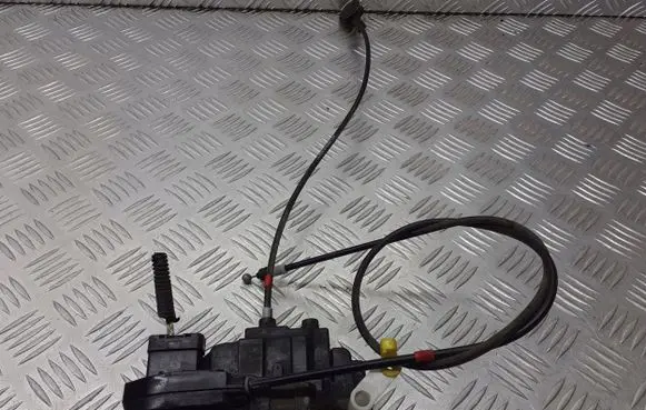 Nissan Note (E11) Front door lock
