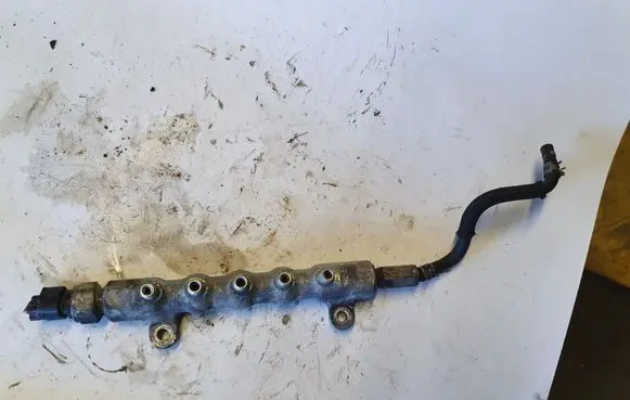 Toyota Corolla Verso AR10 Fuel main line pipe NOCODE