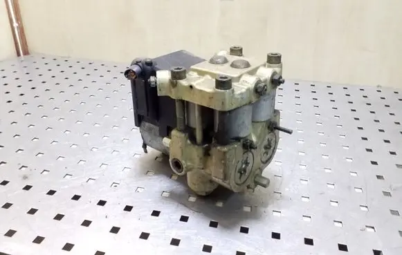 Volkswagen Transporter - Caravelle T4 ABS Pump 0265201037