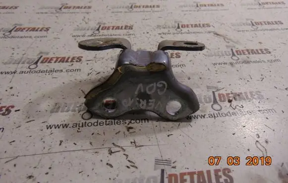 Toyota Verso Rear door upper hinge