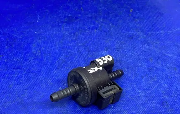 Audi A4 S4 B7 8E 8H Breather valve 0280142 06E906517A