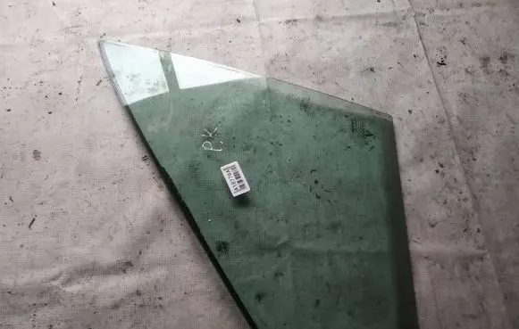 Renault Scenic II - Grand scenic II Front door vent window glass four-door as2