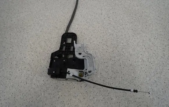 Hyundai ix20 Rear door lock 