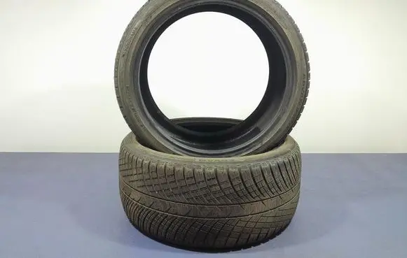 Porsche Cayman 981 R17 winter tire 4548515336406