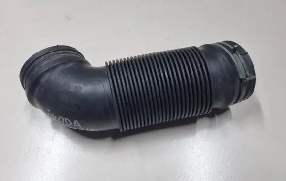 Air intake hose/pipe