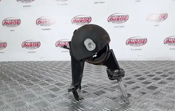 Toyota RAV 4 (XA30) Engine mount bracket