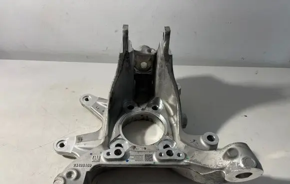 Chevrolet Corvette C8 Rear wheel hub spindle/knuckle 23428469 421320555 8000002220