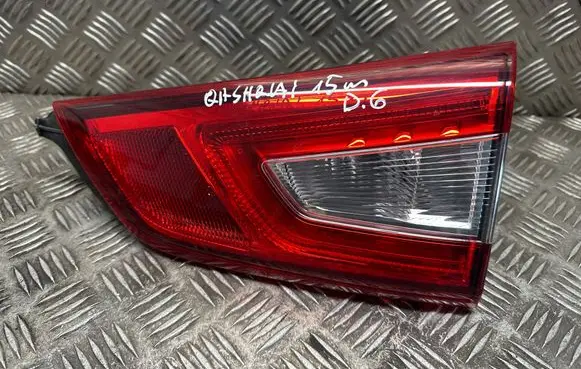 Tailgate rear/tail lights
