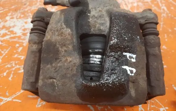Fiat Punto (199) Front brake caliper