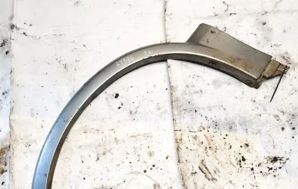 Subaru Legacy Front arch trim 