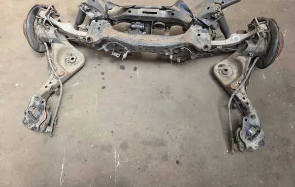 Nissan Qashqai+2 Rear subframe 