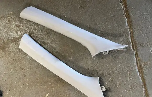 Foot area side trim