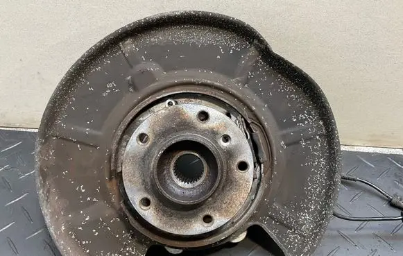 Rear wheel hub