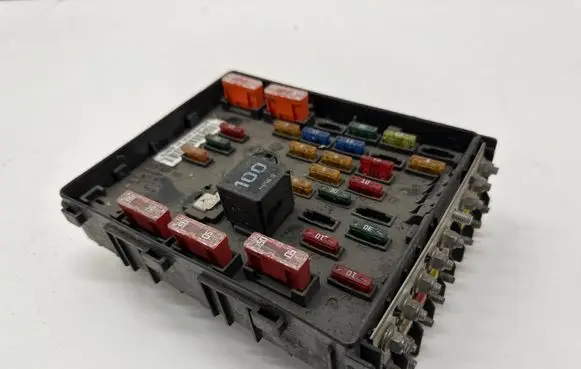 Volkswagen PASSAT B7 Fuse module 3C0937125