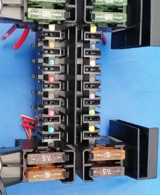 Mercedes-Benz CLS C219 Fuse module 2115450301
