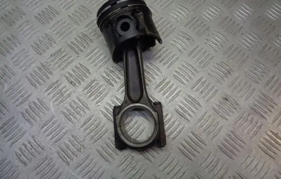 Volvo V50 Piston 