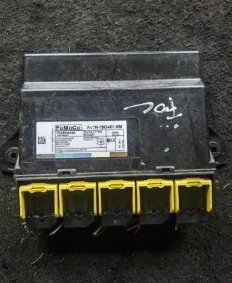 Ford Focus Comfort/convenience module AV6N19G481AM