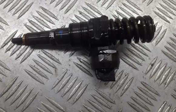 Skoda Octavia Mk2 (1Z) Fuel injector 0414720215