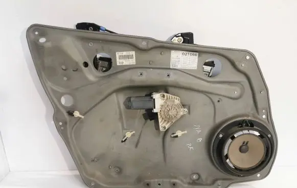 Mercedes-Benz B W245 Front door window regulator with motor A1697202979 994424105