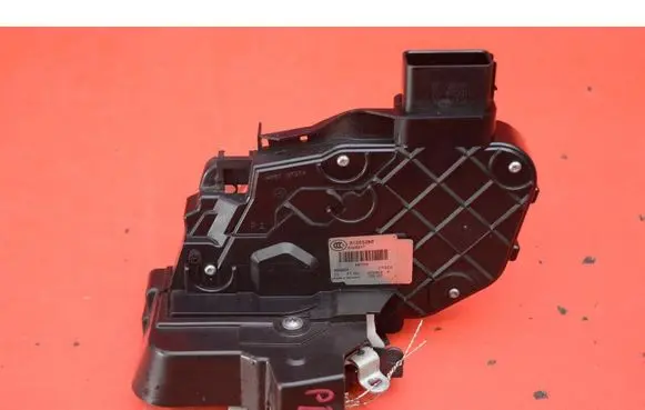 Volvo V70 Front door lock 31253286
