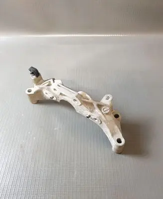 Opel Mokka B Engine mounting bracket 9813582980