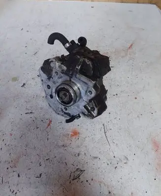 Volvo XC70 Fuel injection high pressure pump 8689590 0445010043