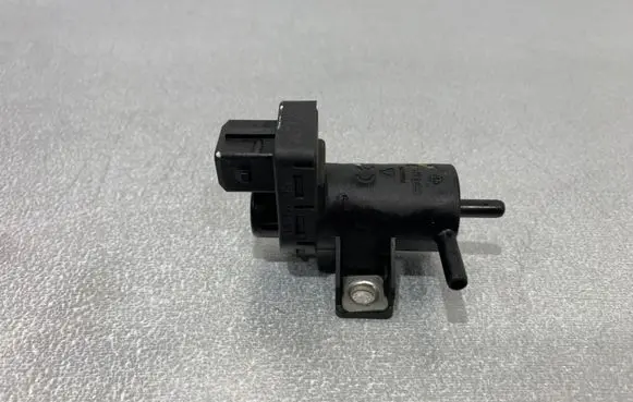 Nissan X-Trail T32 Vacuum valve 8200762162
