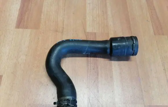 Audi A4 S4 B7 8E 8H Engine coolant pipe/hose 8E0121101AA