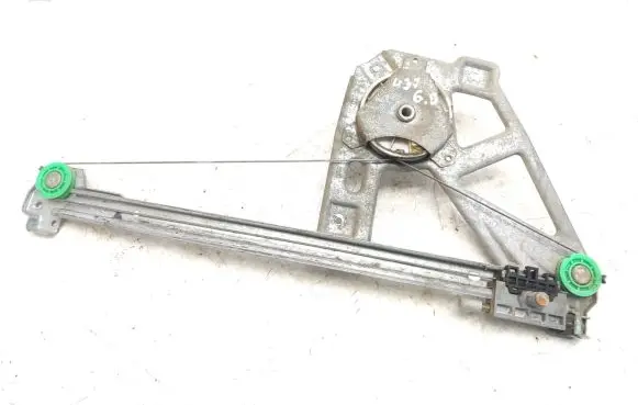 Rear door manual window regulator