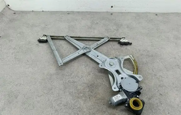 Toyota Corolla Verso E121 Front door window regulator with motor 