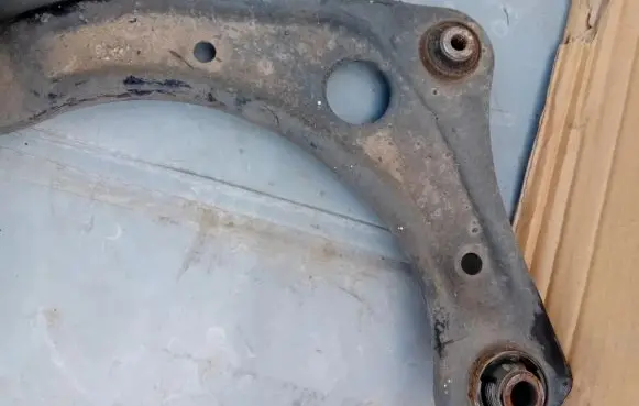 Nissan Note (E12) Front control arm