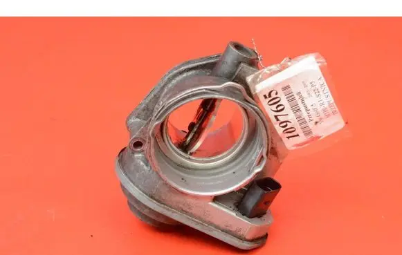 Volkswagen Golf IV Throttle body valve 038128063G