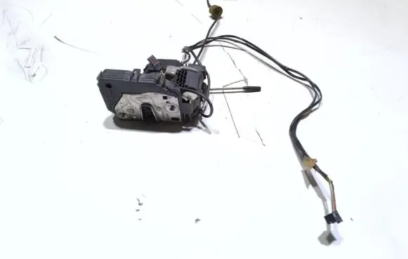 Mercedes-Benz C W203 Front door lock 2037200135
