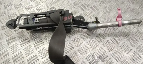 Volvo XC70 Front seatbelt 30730991