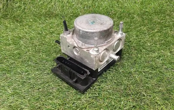 Nissan Note (E11) ABS Pump 476609U100 0265231732