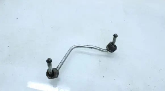 Opel Vivaro Fuel injector supply line/pipe 