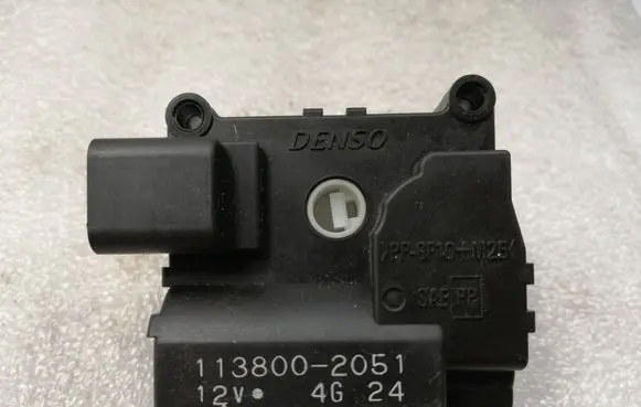 Toyota Corolla Verso AR10 Air flap motor/actuator 1138002051